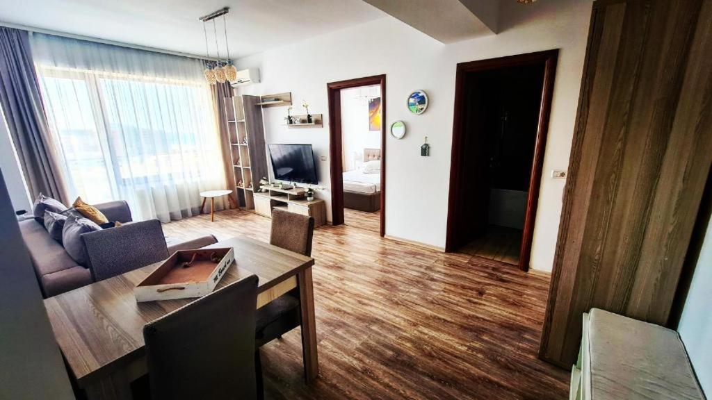 Seaview Cancun Apartments Summerland Mamaia Exterior photo